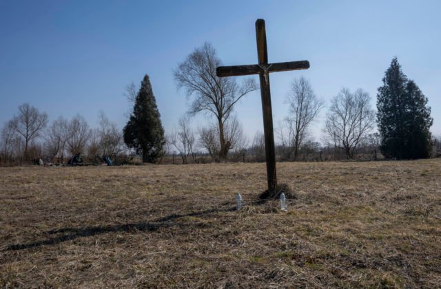 Severne od Mariupoľa sa našiel ďalší masový hrob, úrady sa snažia odhadnúť počet obetí