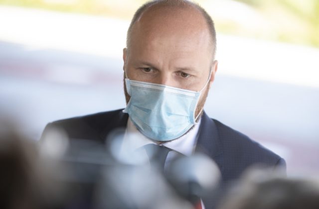 Vojenské spravodajstvo nesledovalo Fica, tvrdenia šéfa Smeru sú podľa Naďa vyslovené v stave zúfalstva