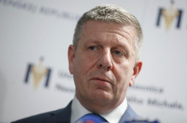 Pozitívnych na koronavírus na Slovensku ubúda, Lengvarský prehovoril aj o predikcii na leto