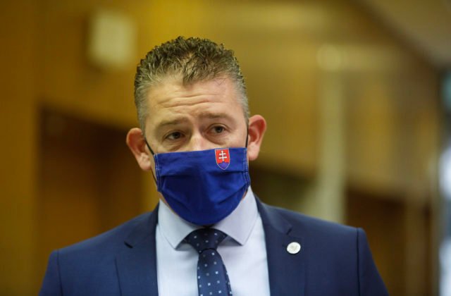 Smer plánuje opäť odvolanie Mikulca, Fico má na ministra ďalšie veci (video)