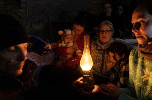 V zničenom Mariupole vládnu podmienky ako v stredoveku, úrady majú obavy z vypuknutia epidémie cholery či iných