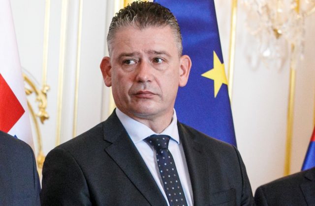 Mikulec sa chváli úspechmi svojho ministerstva, podarilo sa splniť míľniky