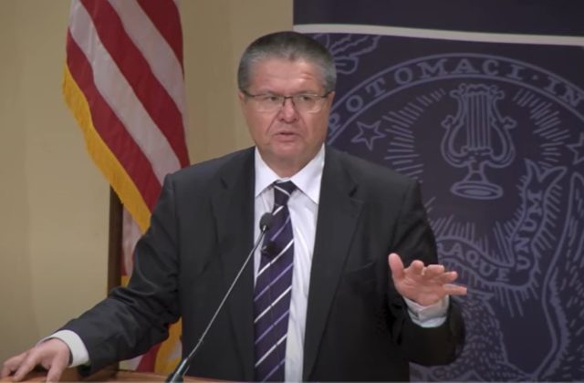 Bývalého Putinovho ministra Uľukajeva podmienečne prepustili, odpykával si trest za úplatkárstvo