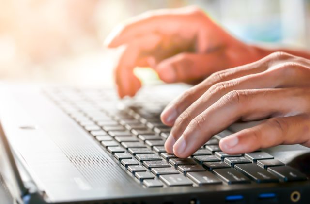 Humenčan naletel podvodu na internete, je ľahší o niekoľko stoviek eur