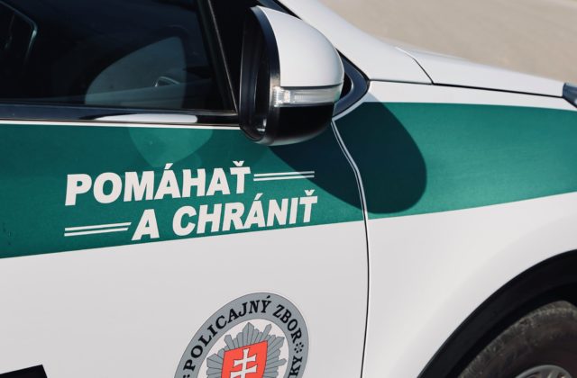 Chodca neďaleko Sobraniec zrazila dodávka, 63-ročný muž vošiel autu do cesty a prišiel o život