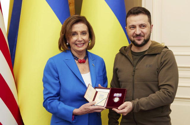 Váš boj je bojom za všetkých, povedala v Kyjeve šéfka Snemovne reprezentantov Kongresu USA (video)