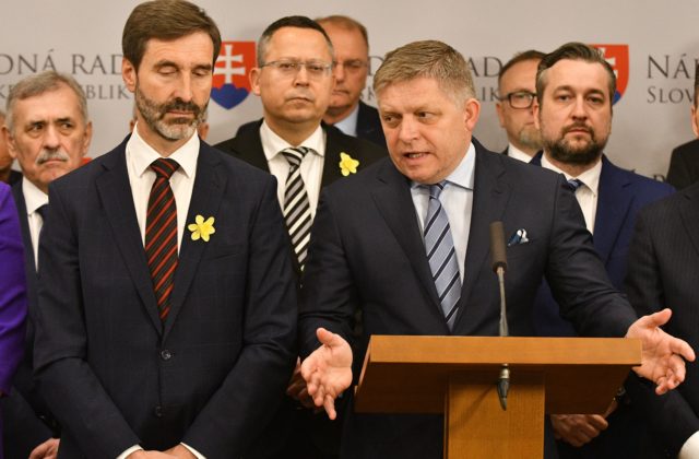 Smer sa pokúsil ospravedlniť prezidentke Čaputovej za vulgarizmy počas protestu, skončilo to však ďalším osočovaním