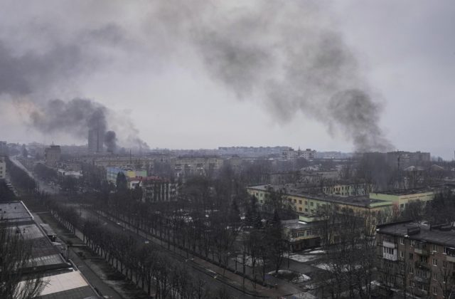 Plánujú Rusi 9. mája vojenskú prehliadku v Mariupole? Spravodajské služby priniesli viaceré informácie