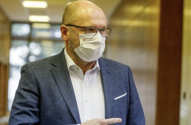 SaS chce vidieť Fica vo väzbe a zahlasuje za jeho vydanie, Sulíka by neprekvapil odlišný názor Sme rodina