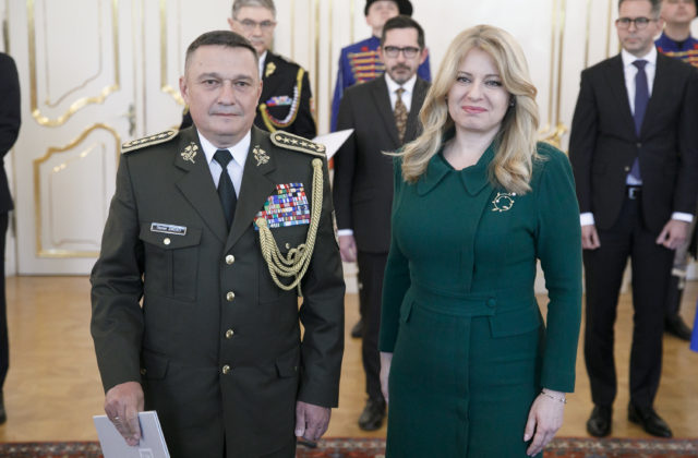 Zmeko bude viesť Ozbrojené sily aj naďalej, do funkcie bol vymenovaný prezidentkou Čaputovou (video)