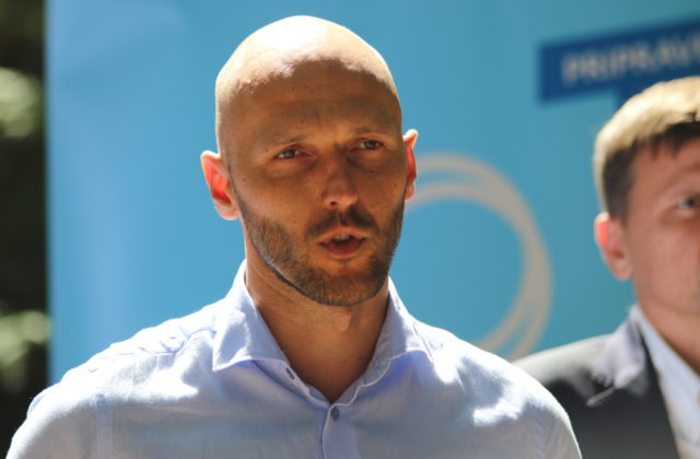 Progresívci vyzvali Hegera, aby pre hlasovanie o Ficovi vylúčil hnutie Sme rodina z koalície