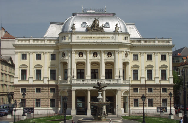 Inšpektorát práce zakázal používanie historickej budovy SND