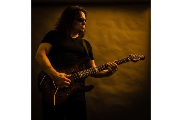 Gitarový virtuóz Vinnie Moore opäť zahrá na Slovensku!