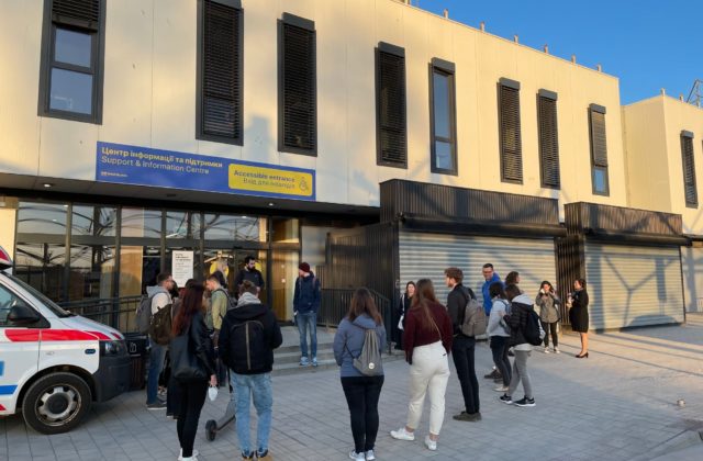 Jazyková bariéra či byrokracia najviac komplikuje Ukrajincom uspieť na trhu práce, viac ako polovica z nich sa plánuje na Slovensku usadiť