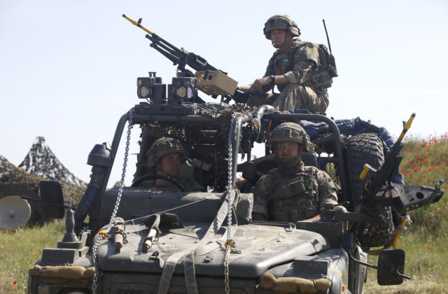 Vojaci NATO dorazili do Severného Macedónska, začínajú v krajine cvičenie