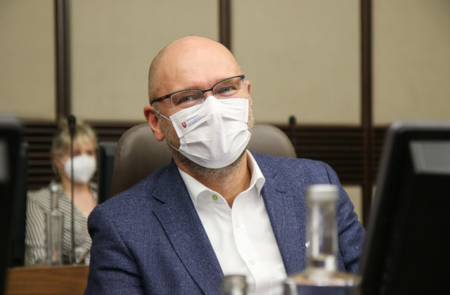 Vládne strany spája jedine odpor k Ficovi. Podľa politológa by si mal Sulík uvedomiť, že upadáme do brutálnej hospodárskej krízy