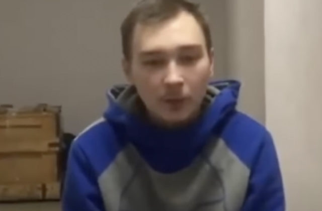 Pred ukrajinský súd sa postavil prvý ruský vojak, na začiatku invázie na ulici popravil dôchodcu (video)