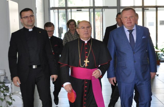 Na Katolíckej univerzite ukončili akademický rok