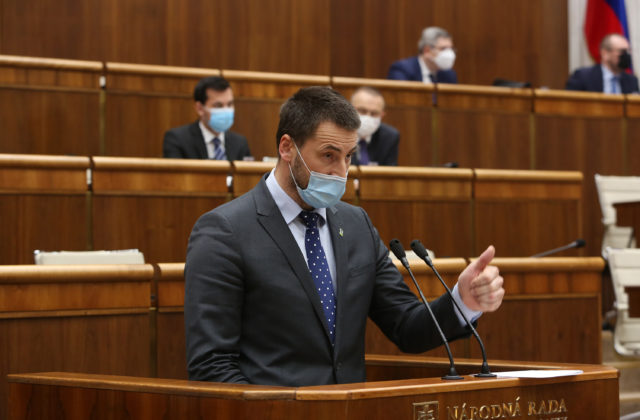 Matovič podľa Viskupiča nezodpovedne hazarduje s financiami a používa klamstvo ako pracovnú metódu