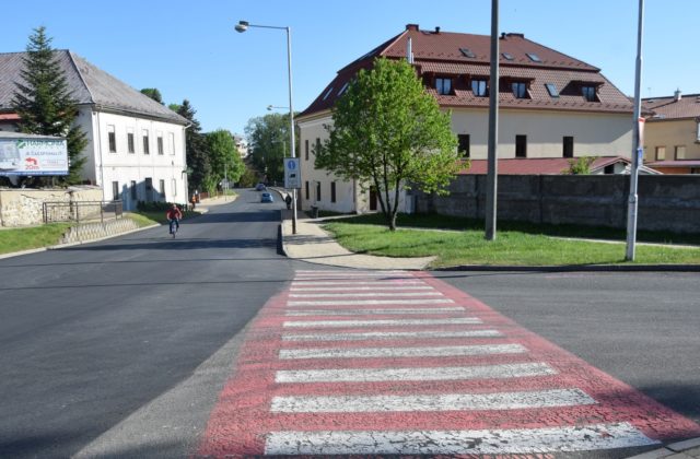 Vodič v Poprade zrazil dôchodkyňu, polícia hľadá svedkov dopravnej nehody