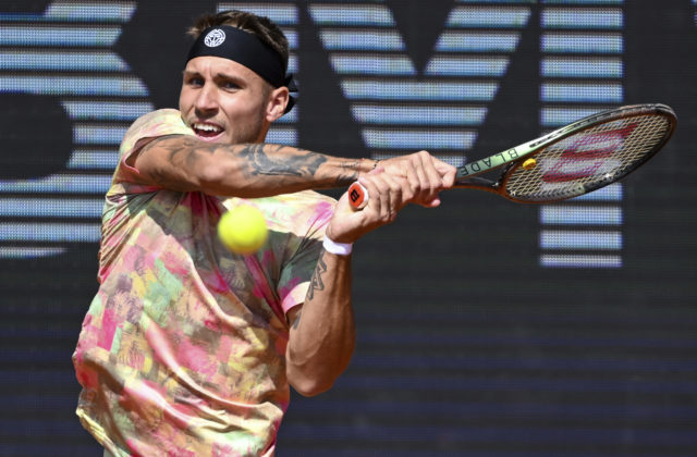 Alex Molčan zdolal Alexa de Minaura a postúpil do finále dvojhry na turnaji ATP v Lyone