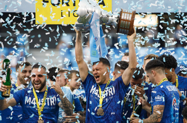 Slovan oslávil štvrtý titul v rade, Liptovský Mikuláš si zahrá o účasť v Európskej konferenčnej lige