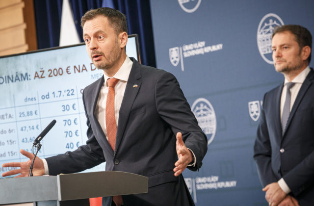 Heger vylúčil, že novým štandardom koalície bude pretláčať zákony s podporou fašistov