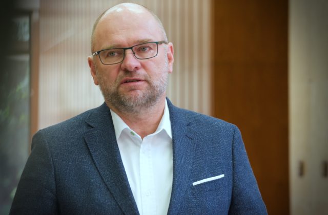 Sulík si na ministerstvo hospodárstva pozval odborníka na energetiku Karola Hirmana a oboznámil ho s agendou