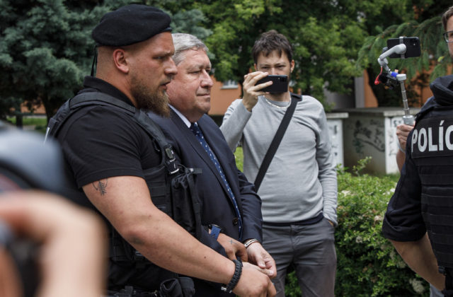 Kováčik mal bojovať proti korupcii, paradoxne prvou odsúdenou „veľkou rybou“ je on sám, okomentovala rozsudok mimovládka