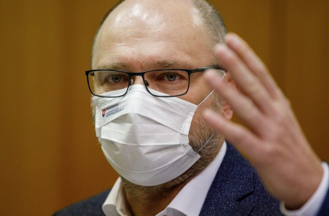 Matovičov prorodinný balík schválili „na hulváta“ a navyše s fašistami, podobné veci si podľa Sulíka nedovolil ani Fico