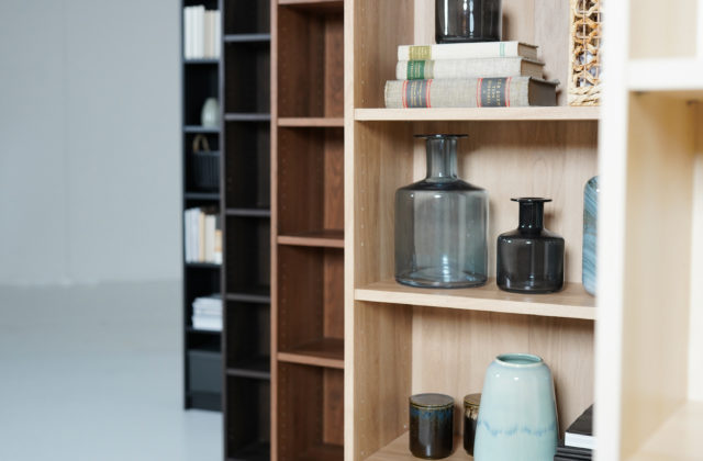 IKEA znovu uvádza na trh ikonickú sériu BILLY s novými nadčasovými farbami a vylepšeniami v oblasti trvalej udržateľnosti