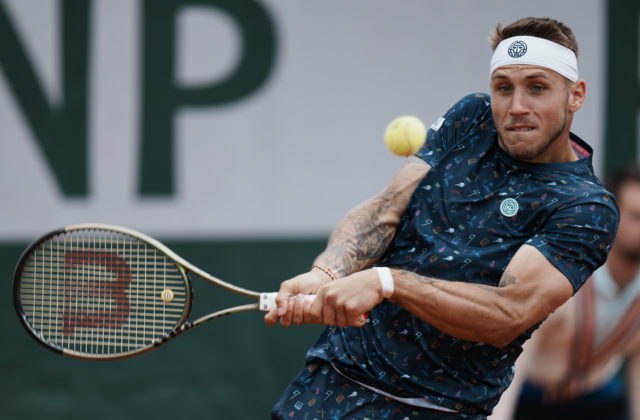 Molčan skončil na Roland Garros v druhom kole, proti Djokovičovi bol blízko k zisku setu