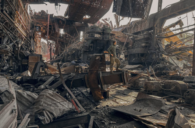 V ruinách oceliarne Azovstaľ sa stále môžu ukrývať ukrajinskí vojaci, tvrdí Pušilin