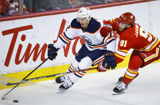 Ružička si v sezóne už nezahrá, „Olejári“ zdolali Calgary a postúpili do finále prvýkrát od roku 2006 (video)