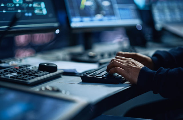 Letisko v Riu de Janeiro napadli hackeri, namiesto reklám a informácií pustili porno