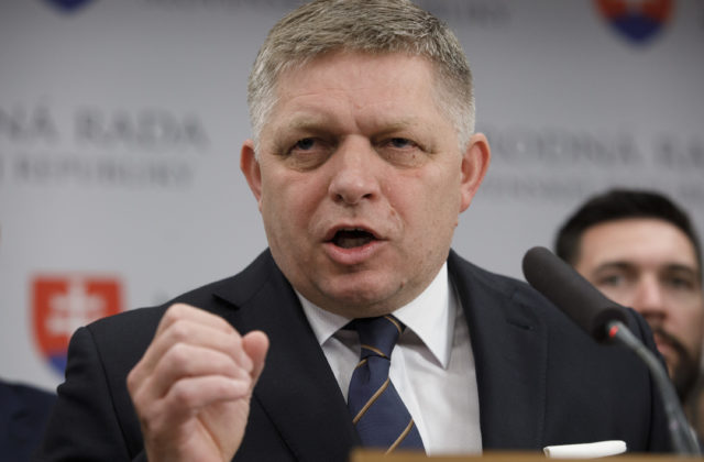 SaS sa podľa Fica správa ako priateľka s výhodami a Sulíka označil za malé politické decko (video)