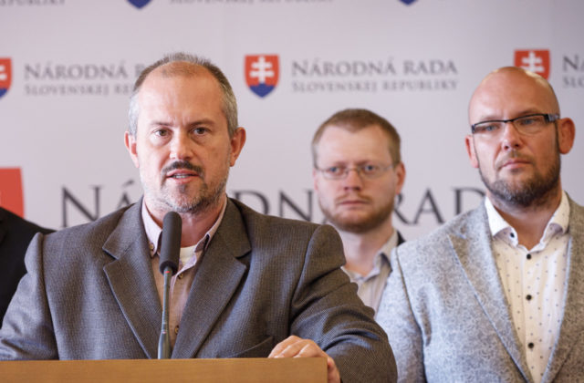 Kotlebov brat Marek chce ísť v jeho šľapajach, oznámil kandidatúru na post župana BBSK