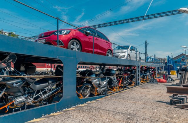 Autovlakom do Chorvátska dnes vyrazili prví cestujúci. K moru sa odviezlo 142 cestujúcich spolu s 30 motorkami a 6 autami