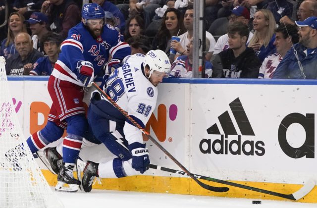 Tampa prehrala s Rangers aj druhý zápas, Černák bol vylúčený a mal aj jednu mínusku (video)
