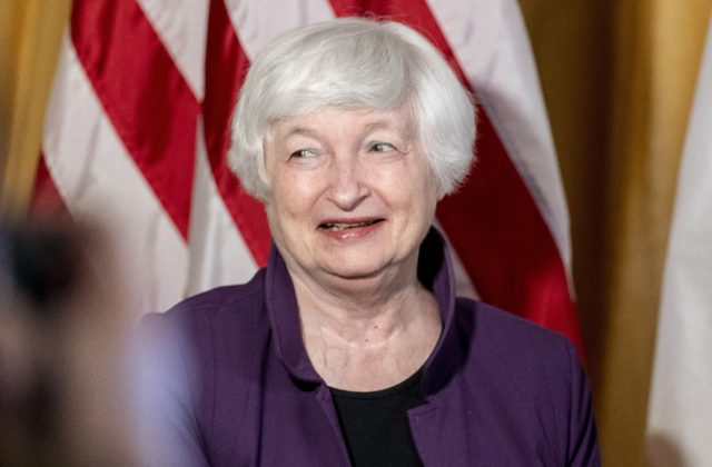 Rusko oznámilo uvalenie sankcií na desiatky Američanov, na zozname sú aj Hastings a Yellen