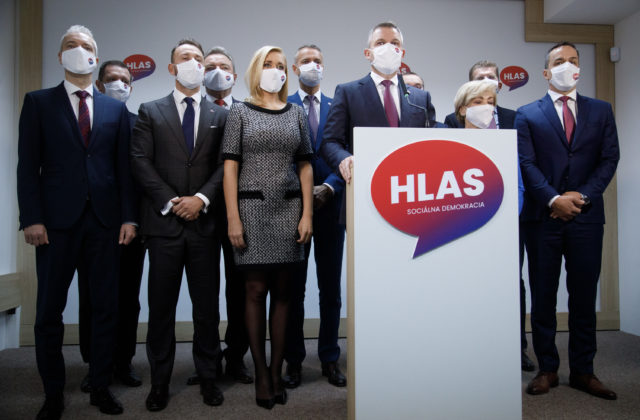 Všetci poslanci z Hlasu zahlasujú za pád vlády a budú tlačiť na zmenu ústavy (video)