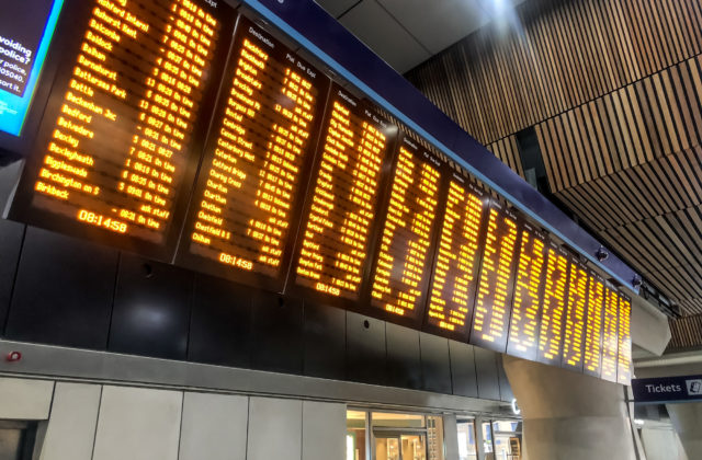 Rekonštrukcia žilinského uzla prinesie zmenu vedenia priamych vlakov R 34x. Pozrite si prehľad zmien cestovného poriadku vlakov osobnej dopravy od 12. 6. 2022 v kocke