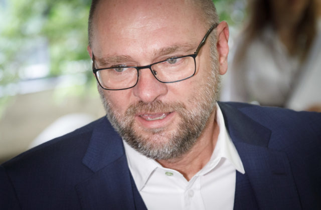 SaS na čele so Sulíkom chce uniknúť pred zodpovednosťou a povaliť vládu, vyhlásil Vetrák