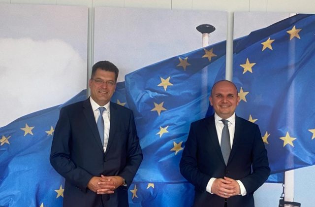 EÚ poskytla na pomoc Ukrajine ďalšie milióny eur. Peniaze idú prioritne na zásobovanie ľudí vodou, jedlom či liekmi