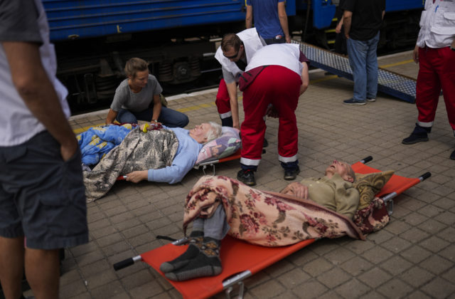 Americká vláda a Svetová banka posielajú Ukrajine pomoc 1,7 miliardy dolárov, na platy zdravotníkov a iné služby