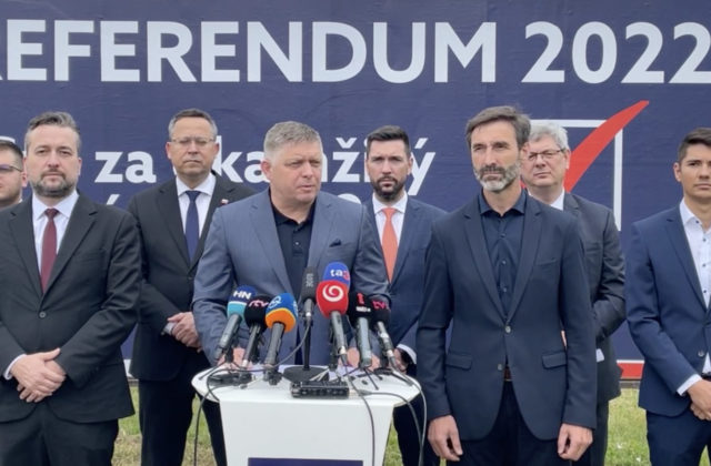 Smer začína zbierať podpisy, referendom o predčasných voľbách chce docieliť pád Hegerovej vlády (video)