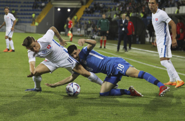 Slováci zvíťazili v Baku najtesnejším rozdielom, jediný gól strelil Weiss a výhru venoval Tarkovičovi