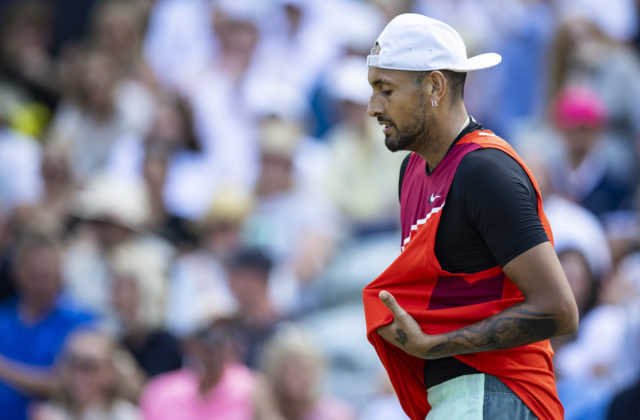 Nick Kyrgios sa opäť postaral o rozruch, po prehratom zápase obvinil divákov v Stuttgarte z rasizmu