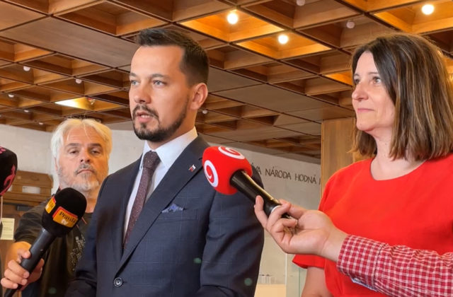 Traja poslanci strany Za ľudí nechcú prelamovať veto Čaputovej, Matovič to chce silou-mocou zlomiť cez koleno (video)