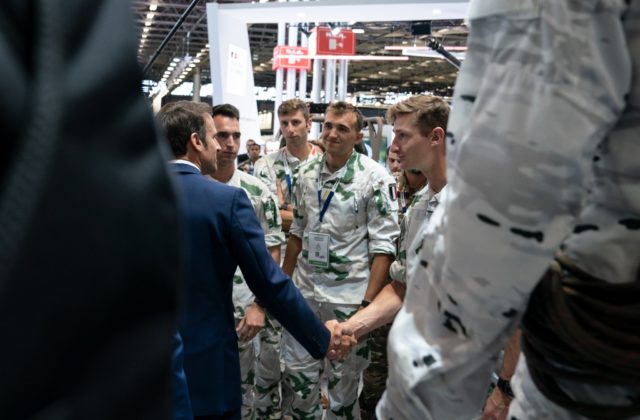 Macron vycestuje do Rumunska a Moldavska, zamieri si to na vojenskú základňu a bude riešiť dopady vojny